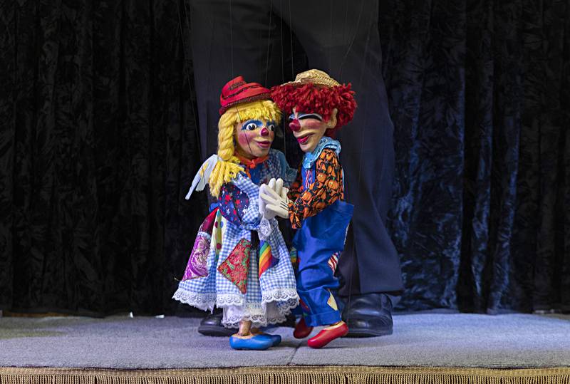 A pair of puppets perform the pumpkin patch polka Thursday, Nov. 16, 2023 at the Dixon library.