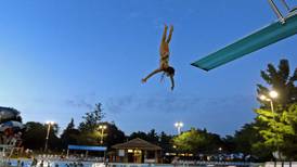 Santa Claus to appear at Glen Ellyn’s Sunset Pool