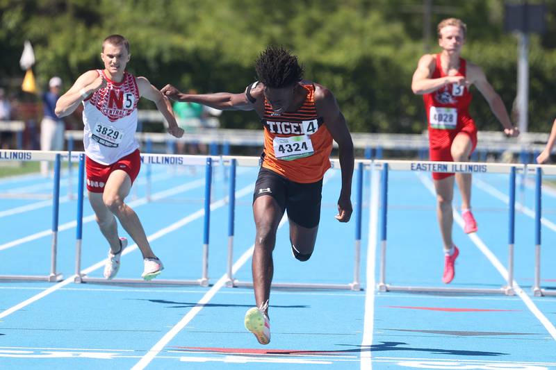 Wheaton Warrenville’s Amari Williams lunges forward to win the Class 3A 300 Meter Hurdles State Championship on Saturday, May 25, 2024 in Charleston.