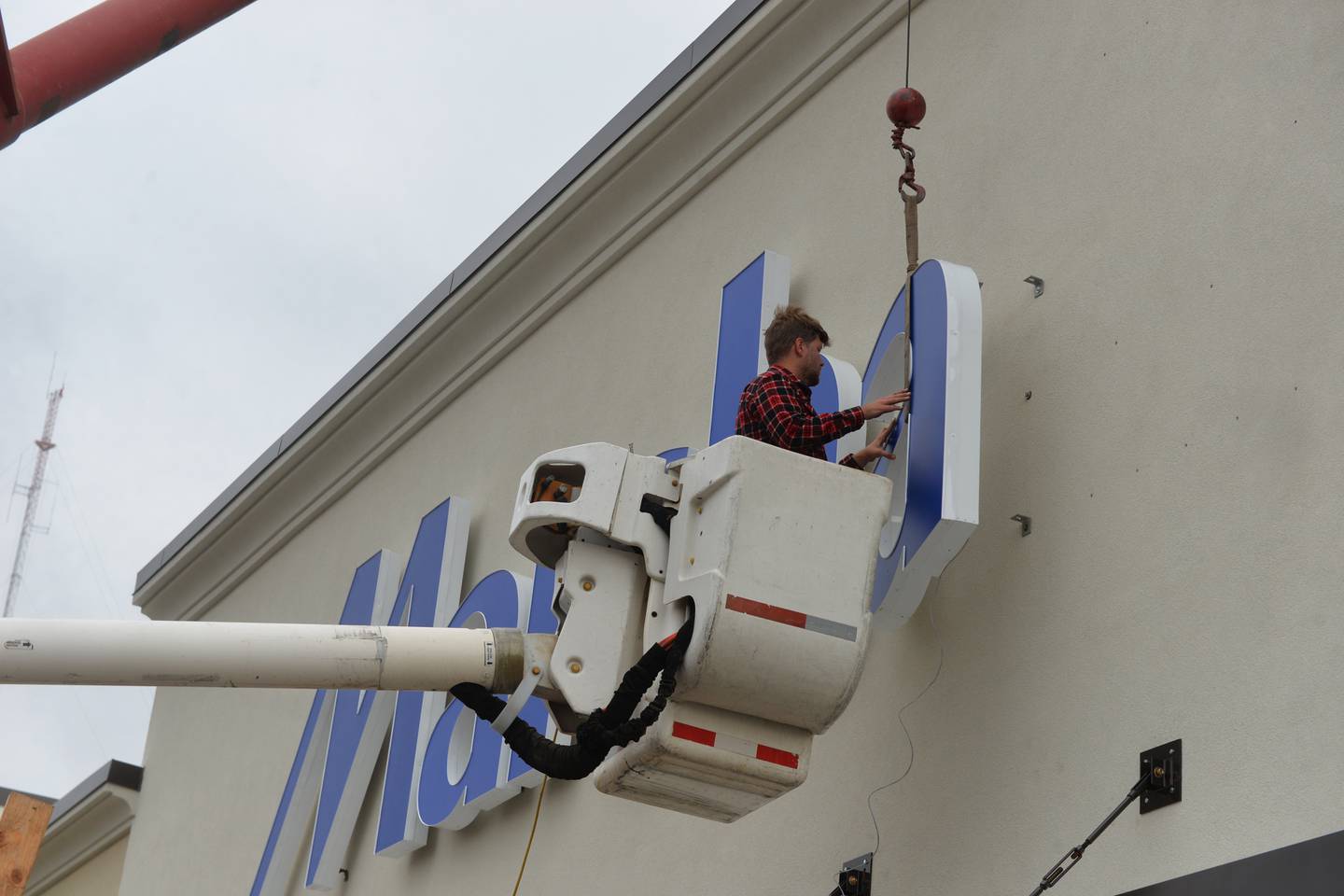 Justin Jacobs of Smart Signs, Rockford, lines up the letter "a" on Thursday, Oct. 12, 2023 for the new Marshalls store that will be opening in the Sterling Crossings retail center in mid-November.