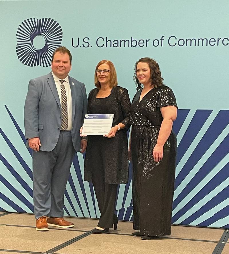 Kris Noble, center, has graduated from the Institute for Organization Management, the professional development program of the U.S. Chamber of Commerce.