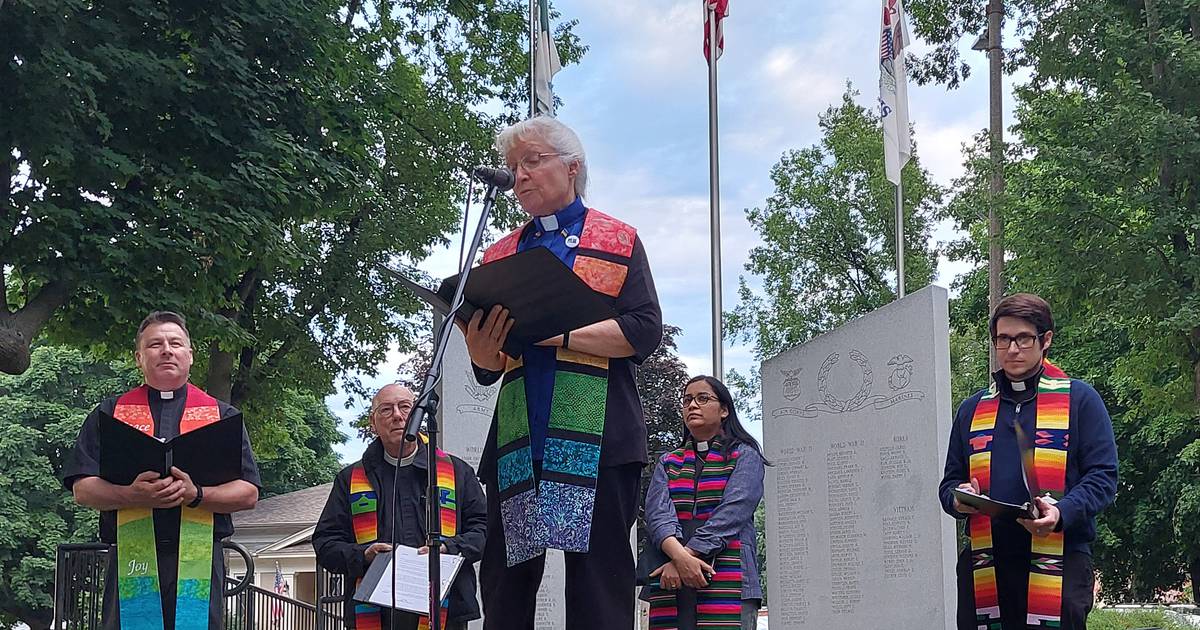 Ottawa ceremony pays tribute to LGBTQ members who died