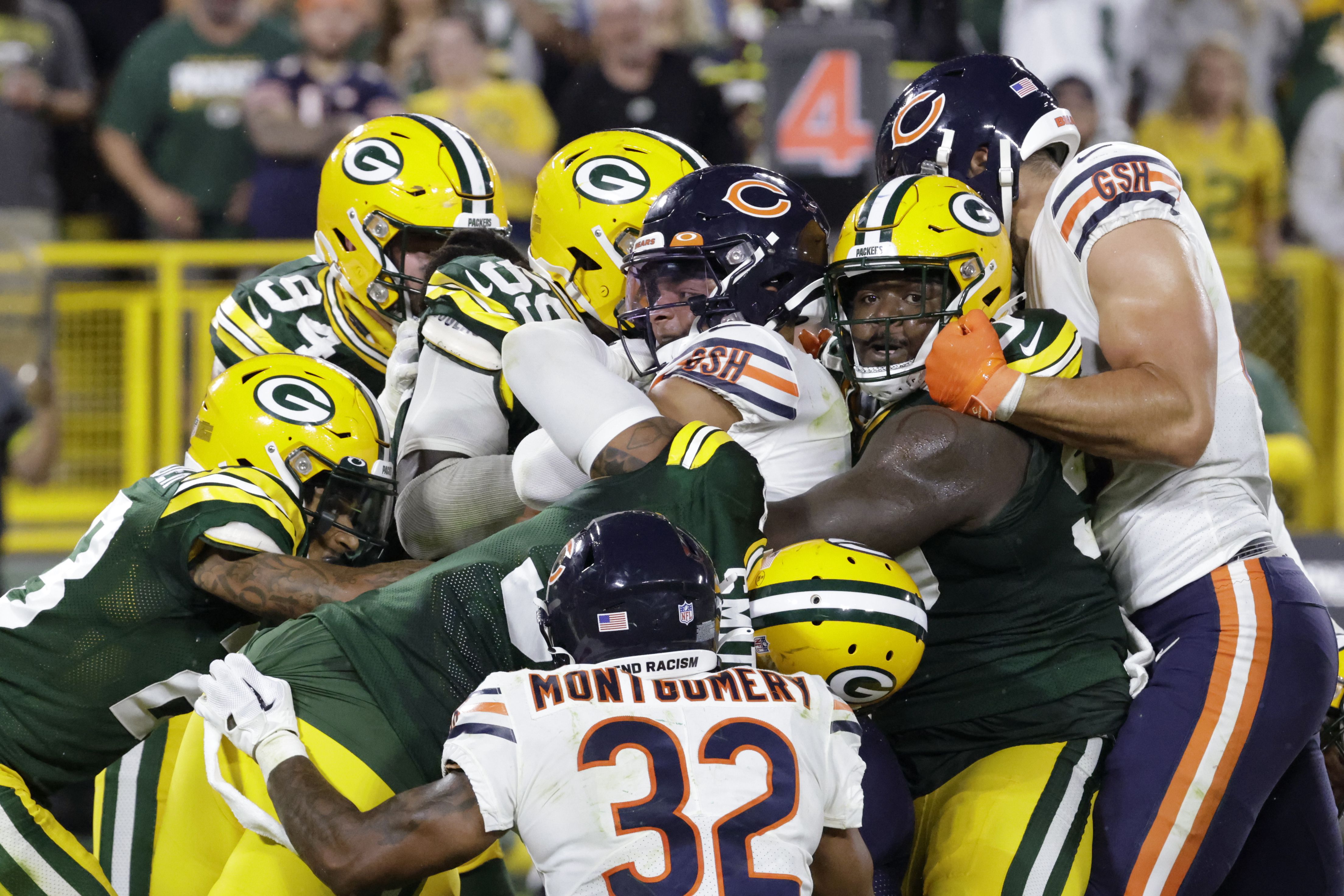 Green Bay defense bottles up Fields, Chicago to maintain stronghold on  series