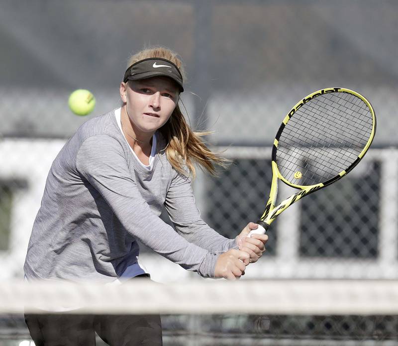 Hinsdale Central's Anna Wiskowski, returns a shot to Plainfield North's Jessica Kovalcik during third place 2A singles match at the IHSA State girls tennis finals at Buffalo Grove High School Saturday October 23, 2021.