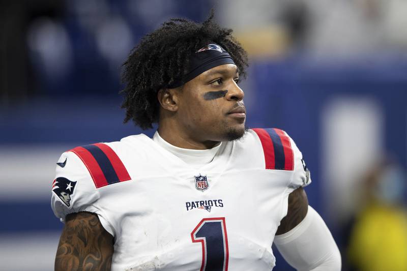 New England Patriots wide receiver N'Keal Harry warms up before playinh against the Indianapolis Colts on Dec. 18, 2021, in Indianapolis.