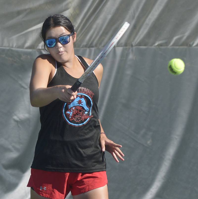 Ottawa’s Zulee Moreland competing in the singles finals Saturday at the Ottawa Tennis Sectional.