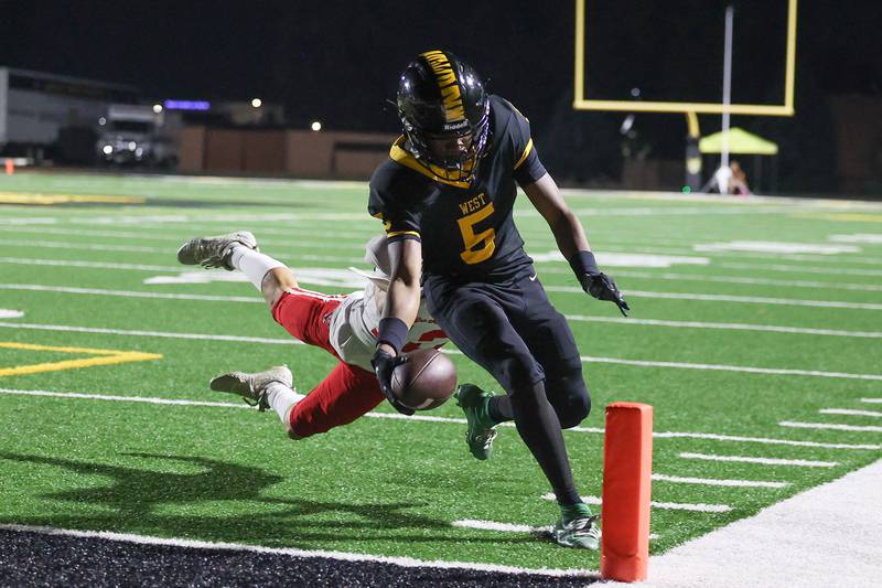 Joliet West’s Landon Mars stretches the ball across the pillon for the score against Yorkville on Friday, Sept. 13, 2024 in Joliet.