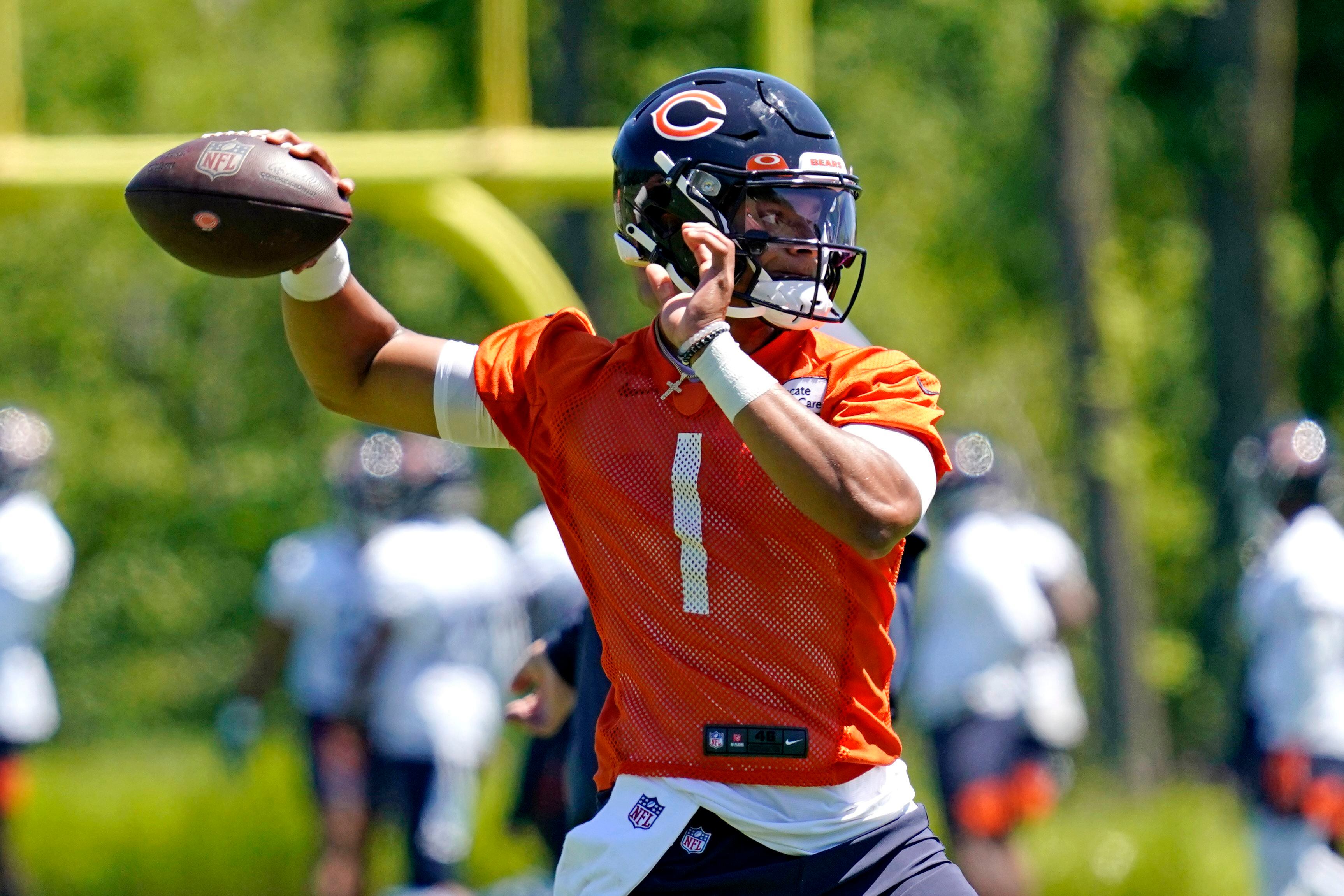 Justin Fields wraps Bears minicamp with a good day in the red zone