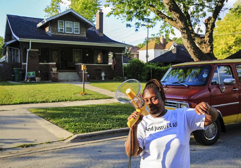 Activist Loretta Hobbs protests Thursday outside Mayor Bob O'Dekirk's house in Joliet.