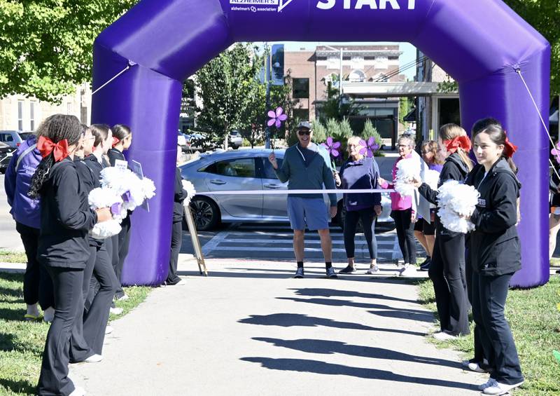 Jay McCracken, Executive Director for Ottawa Chamber of Commerce, breaks the ribbon during Saturday, Sept 7, 2024, Walk to End Alzheimer’s.