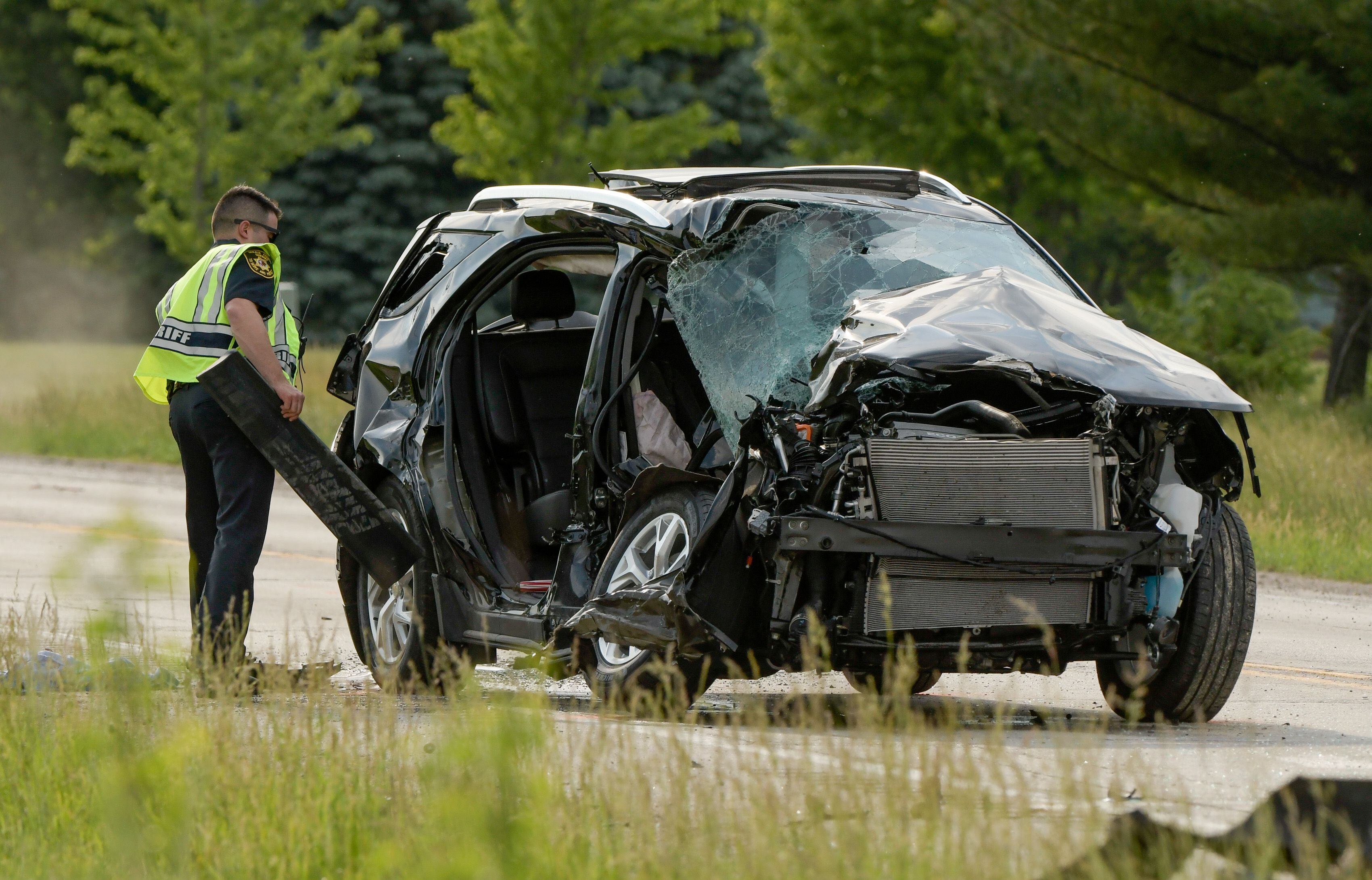 3 cars crash after driver brakes for deer in DeKalb County