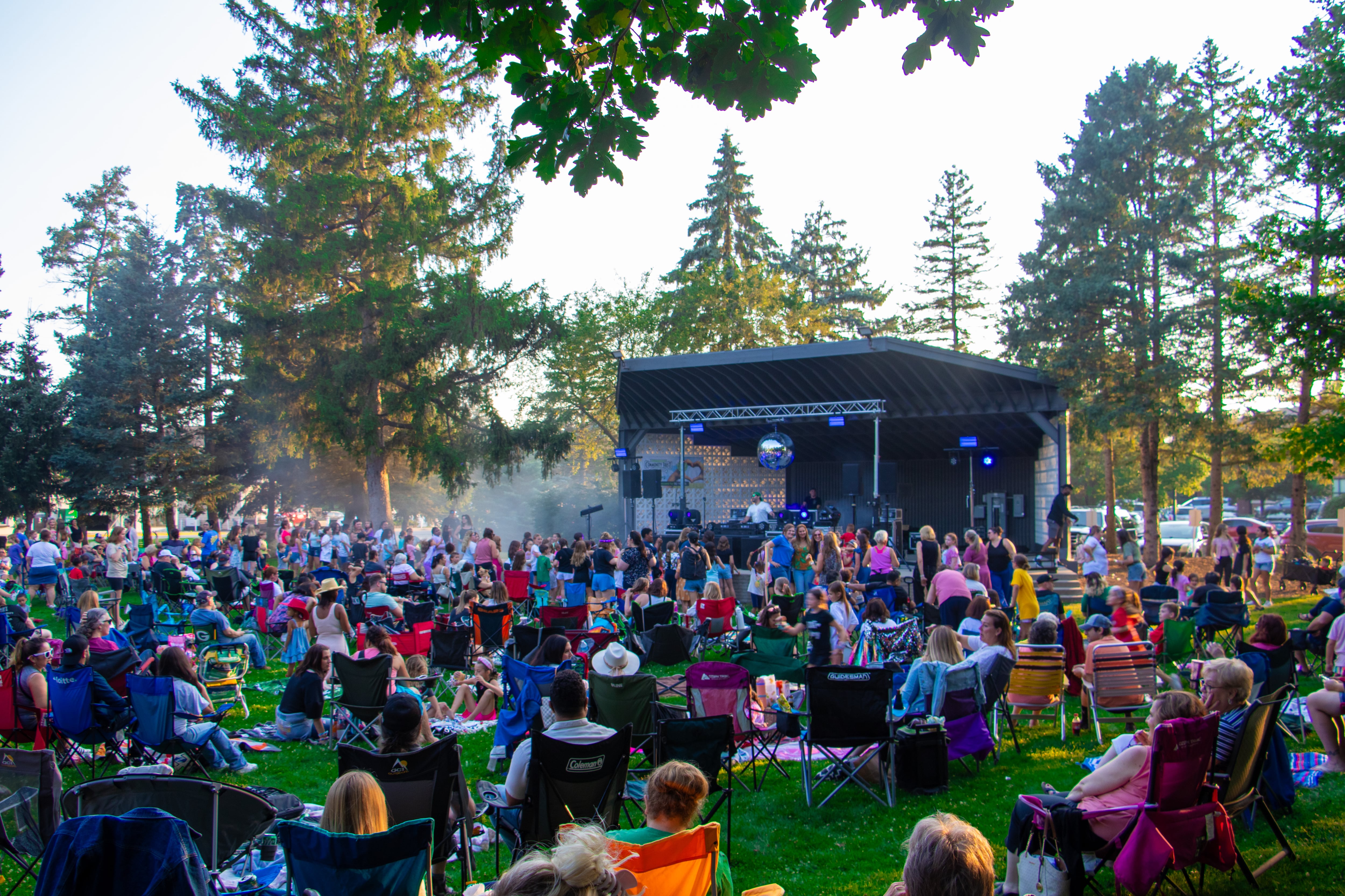 The team also provided concert-like atmospherics with bubble and fog machines accompanied by a giant 20-inch disco ball floating above center stage.