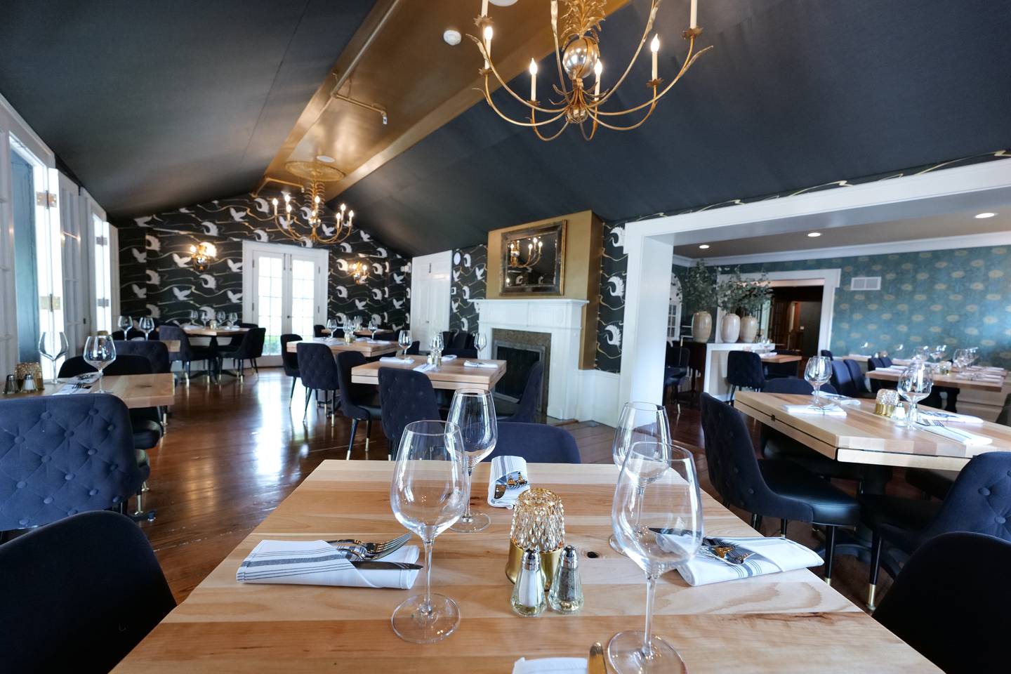 Guests will enjoy a fresh menu and a wonderful selection of wines.