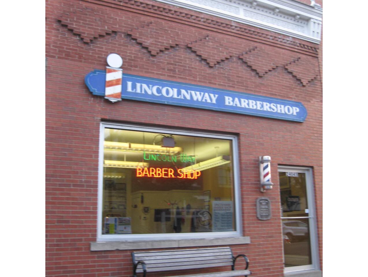 25-year-old barber opens first shop in Lincoln's Gateway Mall