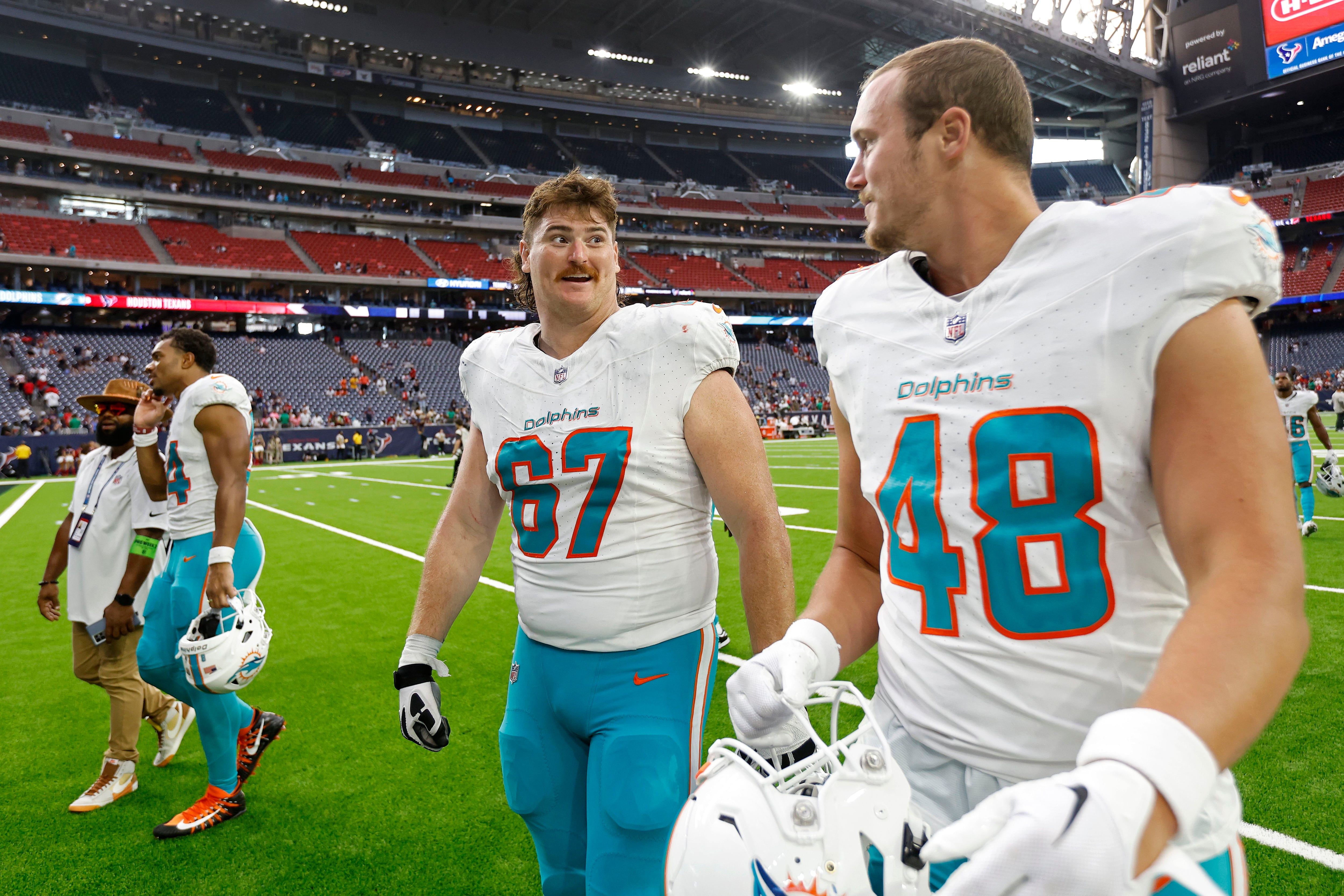 Chicago Bears acquire OL Dan Feeney from Miami Dolphins