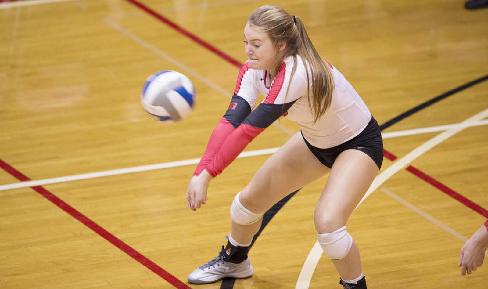 On Campus Cary Grove Grad Bree Coffey Finds Better Fit With Loyola Volleyball Shaw Local