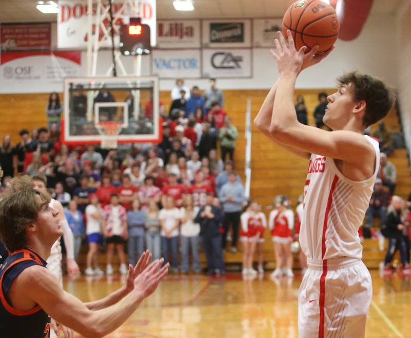 Streator's Matt Williamson shoots a jump shot over Pontiac's Kerr Bauman during the Class 3A Regional semifinal game on Wednesday, Feb. 22, 2024 at Pops Dale Gymnasium.