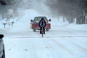 Season's first big snowfall starts Monday night; northern Illinois 