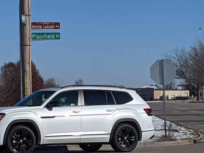 A project to install traffic signals at the increasingly busy intersection of Plainfield and Woolley roads in Oswego is moving ahead.