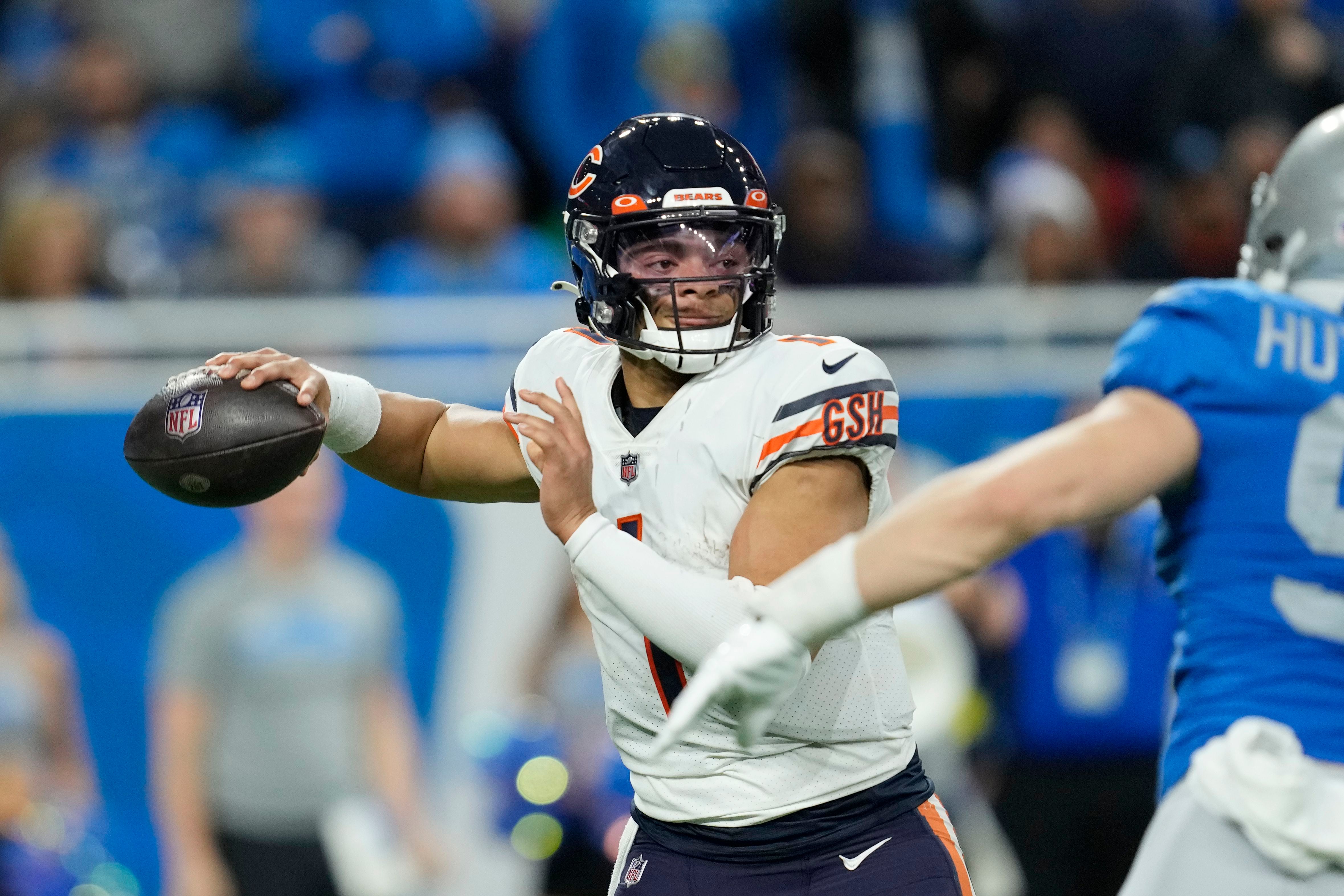 Eberflus: Bears won't consider sitting Fields rest of season