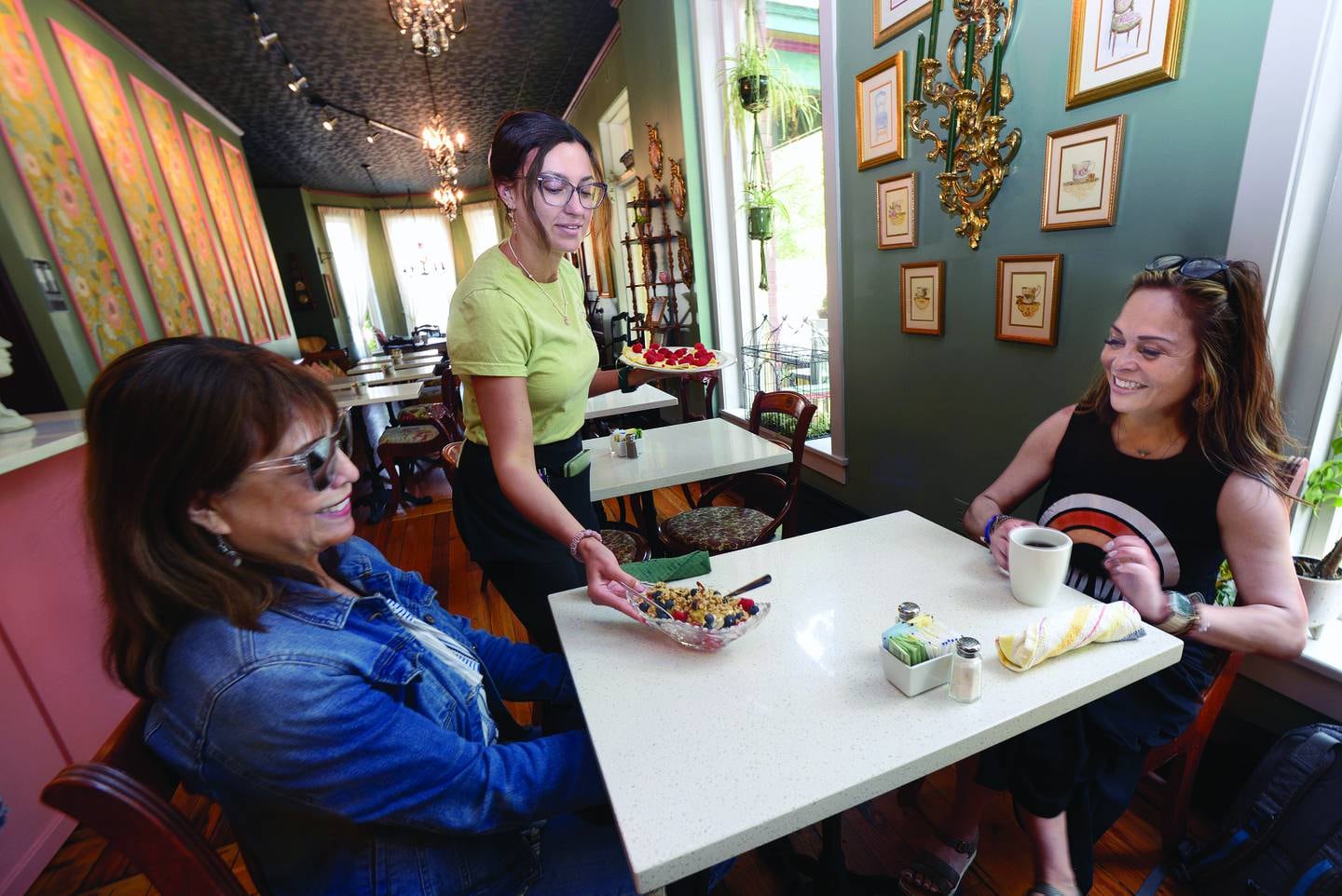 Dora Flores and Melissa Hernandez of Chicago visit The French Press for breakfast while touring Ottawa.