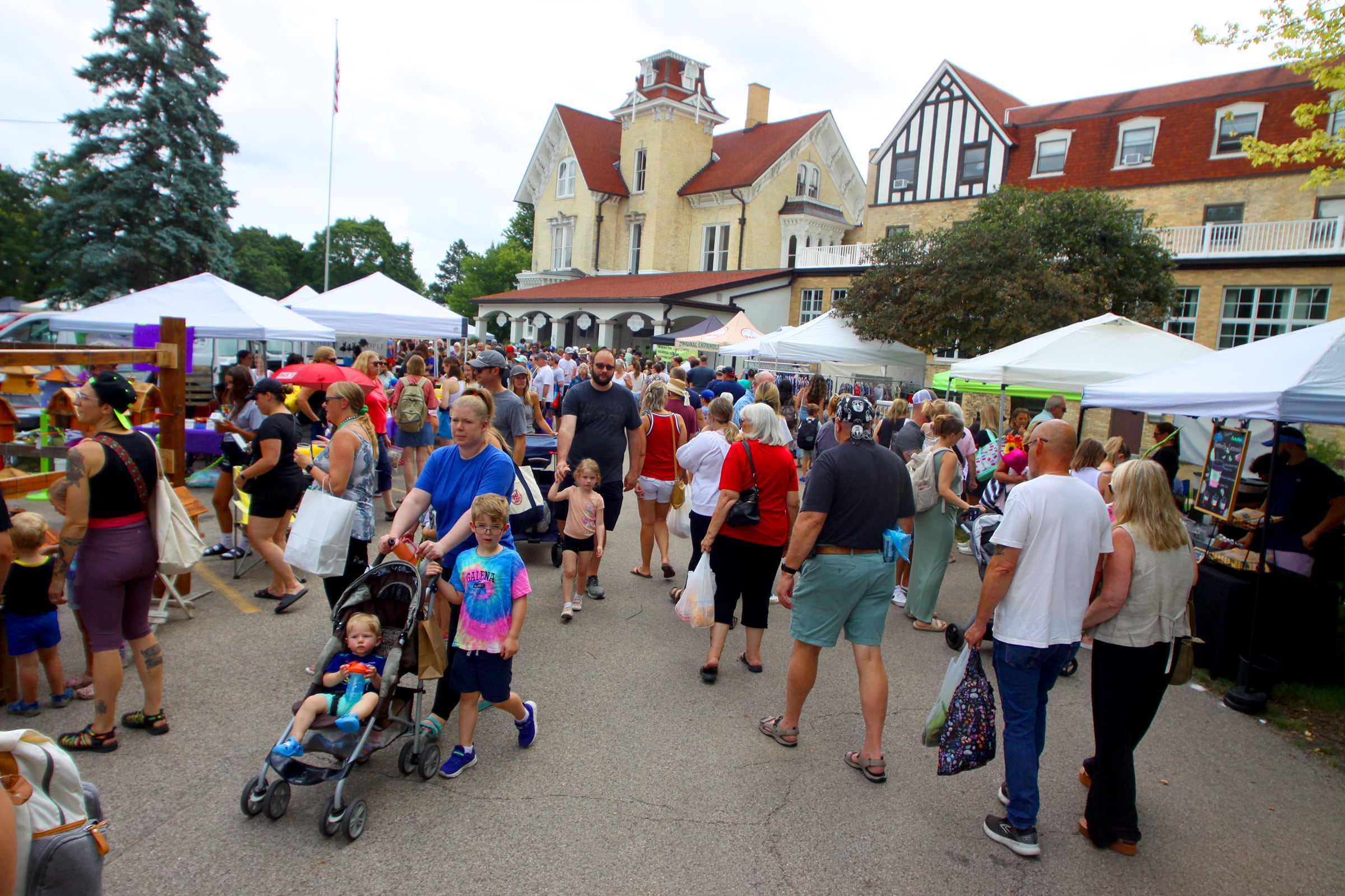 Photos: The Dole Farmers Market in Crystal Lake