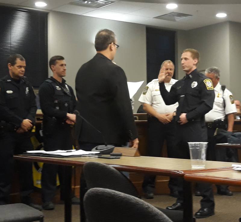 Peru Mayor Ken Kolowski (left) gives the oath to newly-hired officer Alec Lindemann to recite Monday, March 28, 2022, during the Peru City Council meeting.