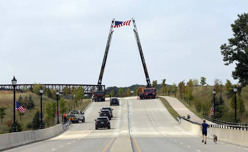 Illinois Gov, JB Pritzker’s motorcade travels west across the Longmeadow Parkway over the Fox River Thursday, Aug. 29, 2024 in Algonquin.