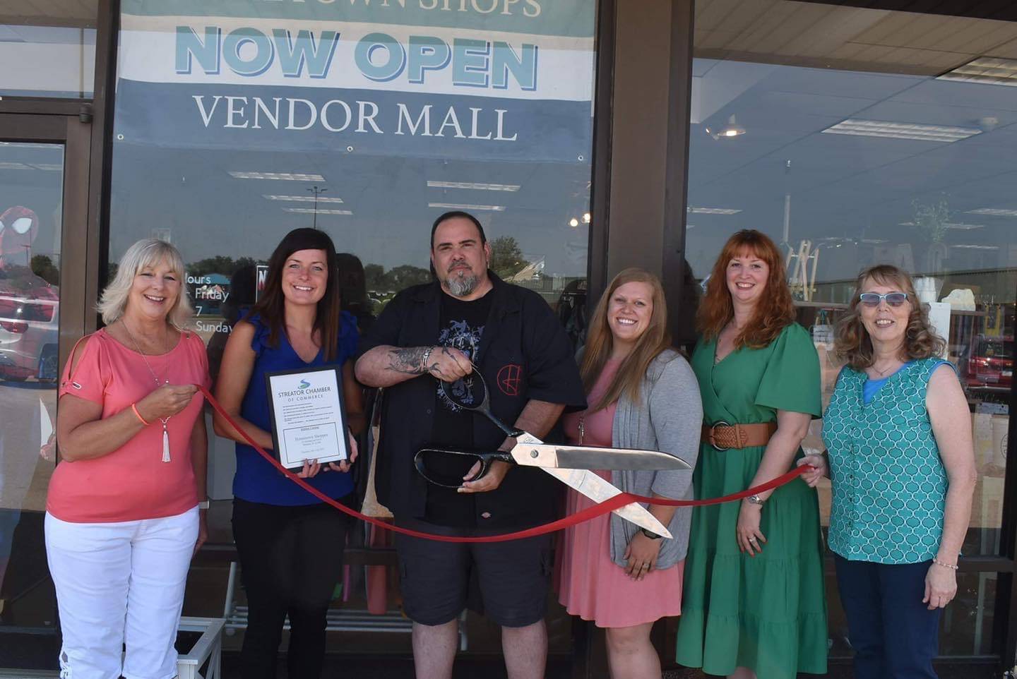 Hometown Shoppes is located in Streator’s Northpoint Plaza and is the home to dozens of retail vendors and small shops. (From left to right) Karen Karpati (Chamber board); Courtney Levy (Chamber executive director); Jay Silver (owner); Megan Wright (Chamber member services coordinator); Jennifer Skerston (Chamber president); and Judy Booze (Chamber ambassador) cut the cermonial ribbon for the business.