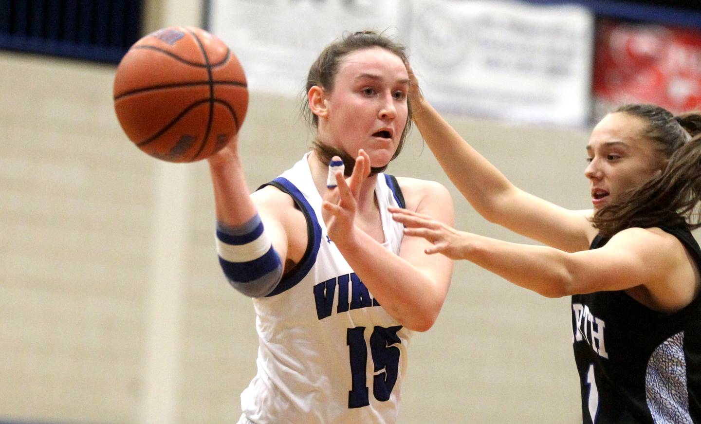 Geneva’s Cassidy Arni passes the ball during a game against St. Charles North at Geneva on Friday, Dec. 9, 2022.