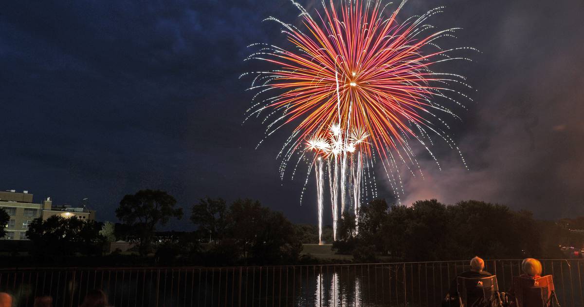 17 fireworks shows planned in the Illinois Valley through July 10