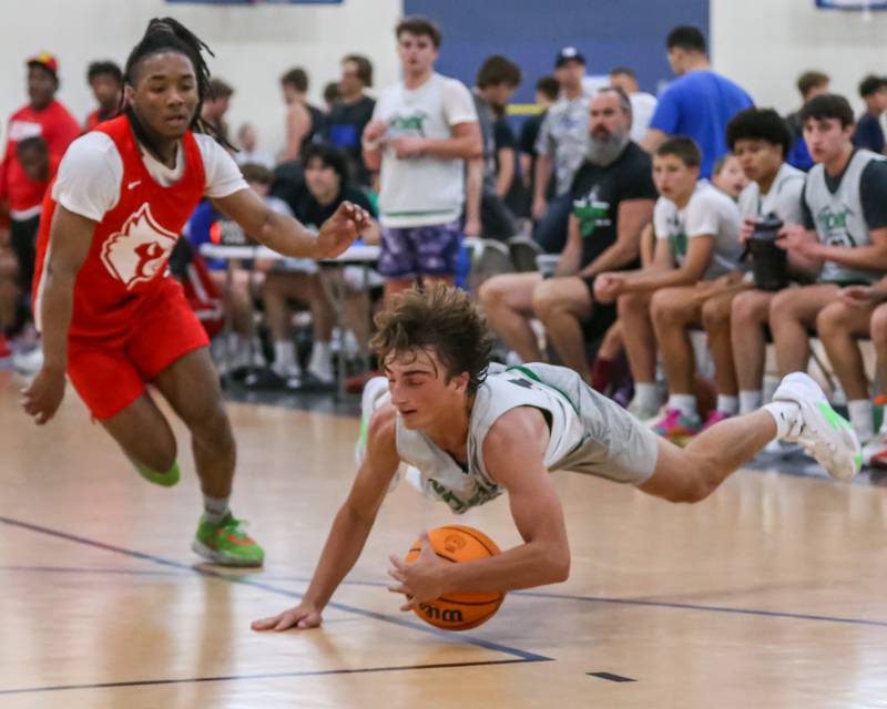 York's Eddie Seca (12) dives for a lose ball at the Riverside-Brookfield Summer Shootout basketball tournament. June 22, 2024.