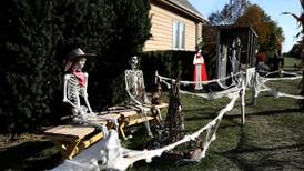 South Elgin family goes all out for Halloween decorating competition