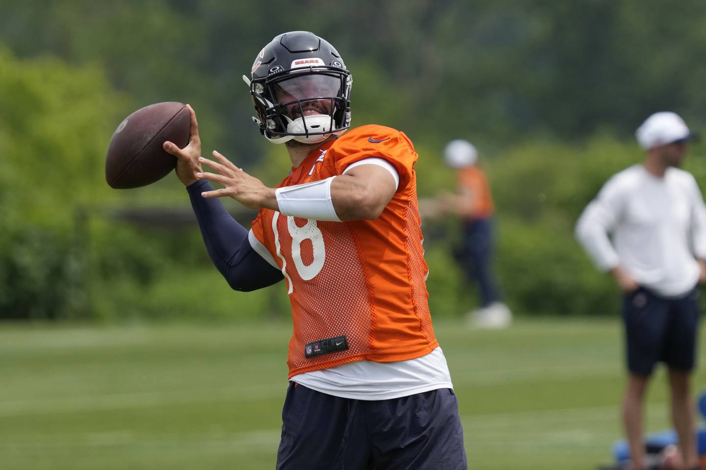 Chicago Bears quarterback Caleb Williams looks to a throw during NFL team's mandatory minicamp football practice in Lake Forest, Ill., Tuesday, June 4, 2024. (AP Photo/Nam Y. Huh)