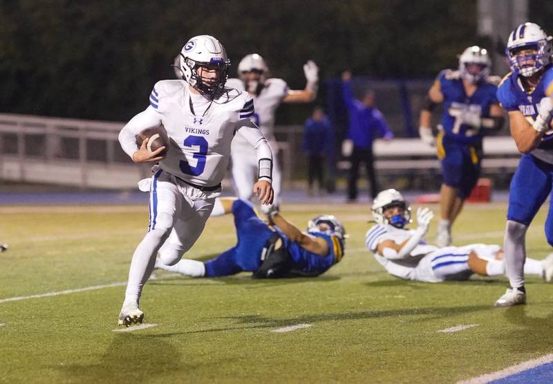 Geneva’s Nate Stempowski (3) carries the ball for a touchdown against Geneva during a football game at Wheaton North High School on Friday, Oct. 6, 2023.