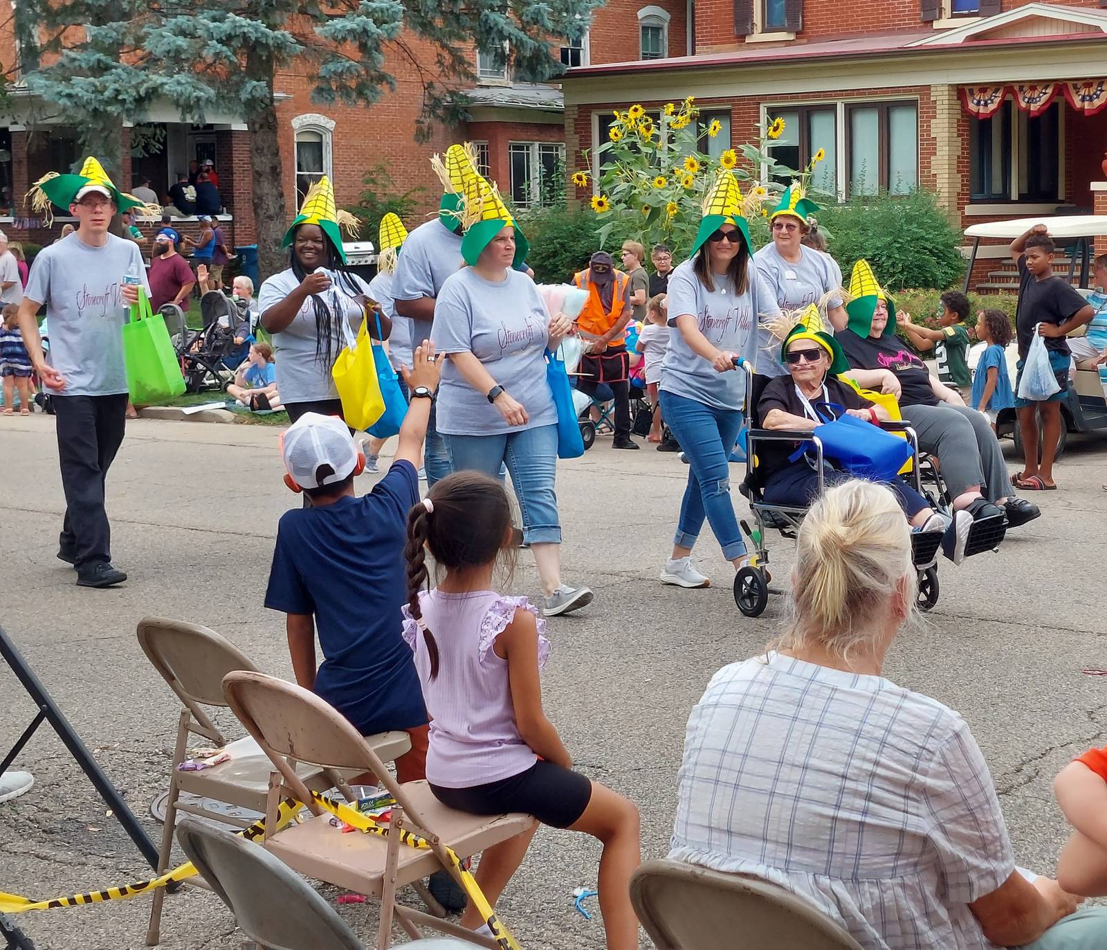 Photos Mendota Sweet Corn Festival hands out sweet corn, hosts parade