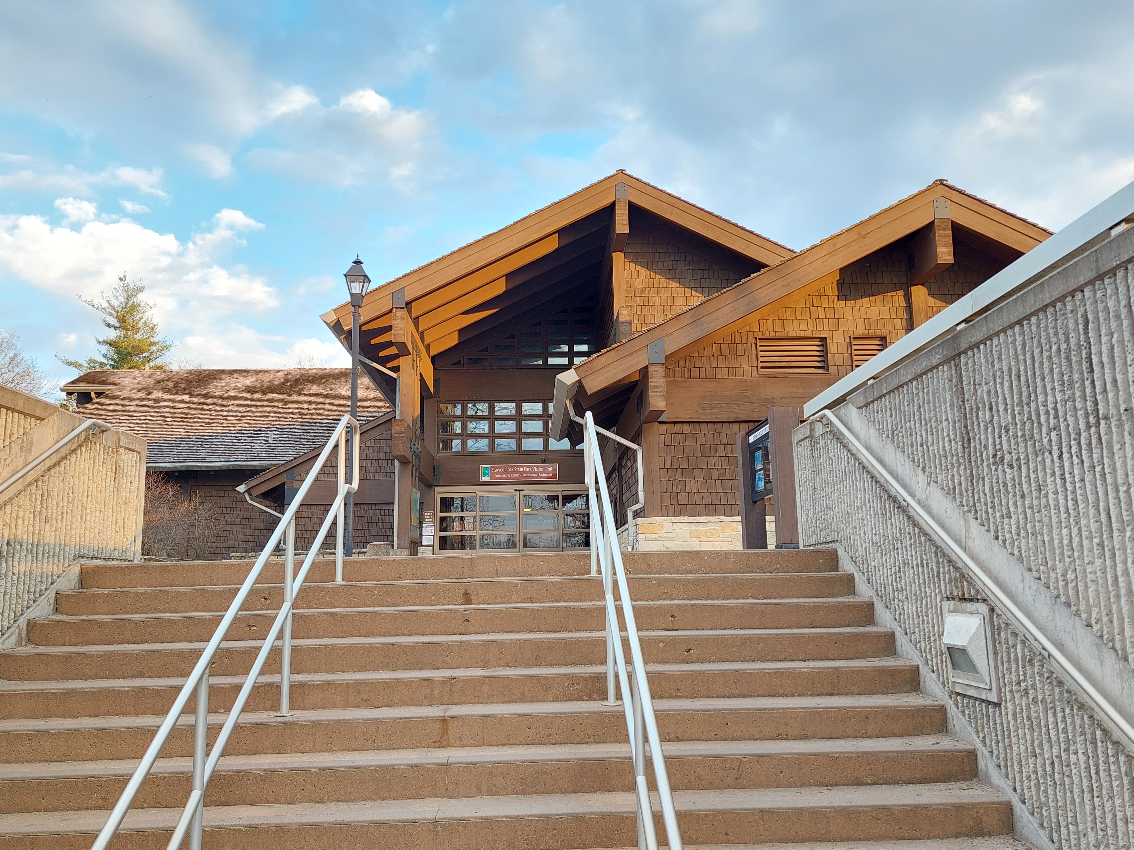 Dave’s Traveling World of Reptiles will visit the Starved Rock State Park Visitor Center for two shows Sunday, Aug. 4.