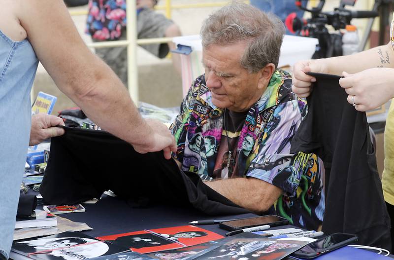 Butch Patrick, who played Eddie Munster on the 1960s show “The Munsters” signs autographs, Wednesday, Aug. 14, 2024, during an appearance at the McHenry Outdoor Theater.