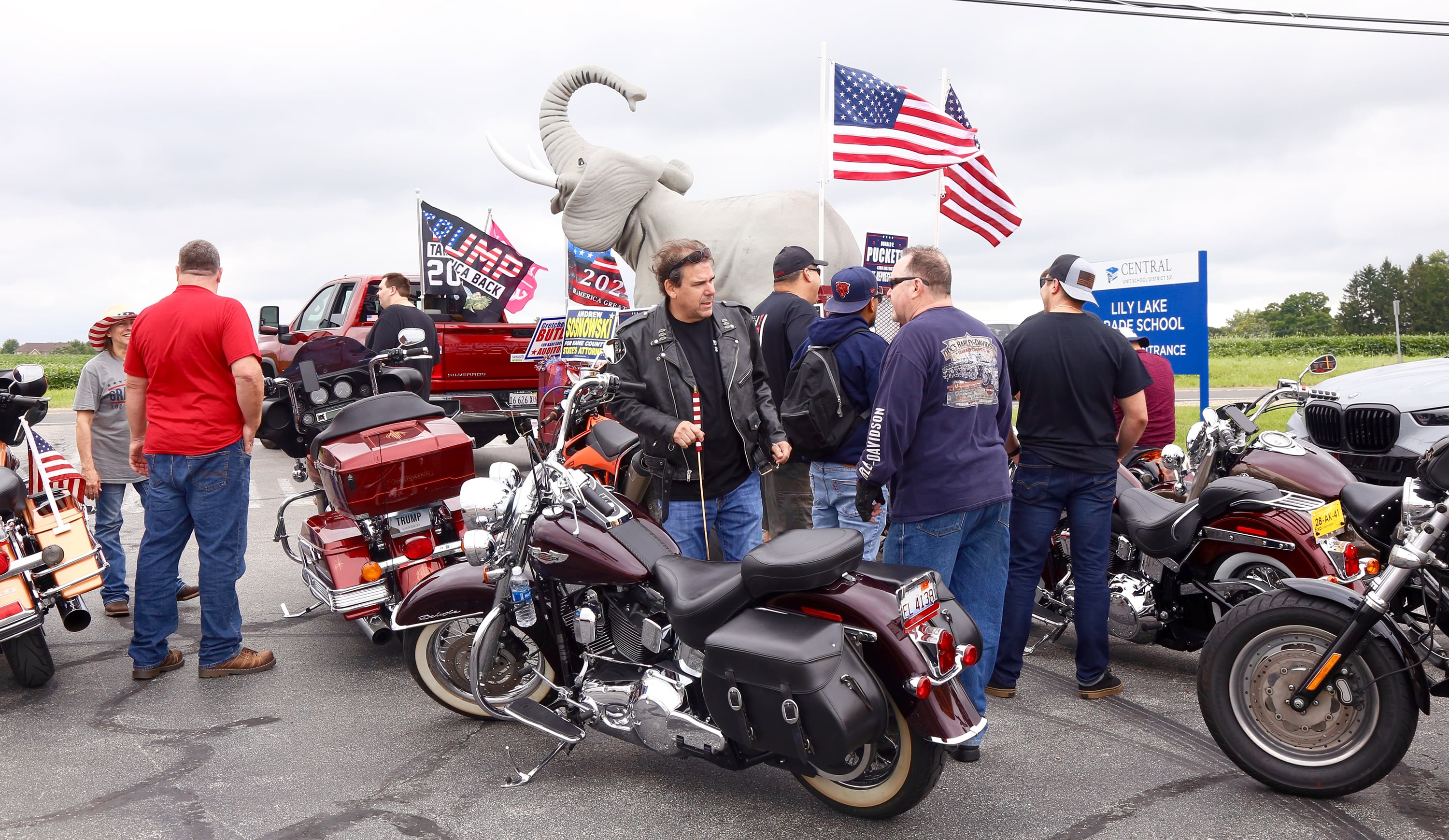 Kane County republicans gather in Lily Lake for Trump rally