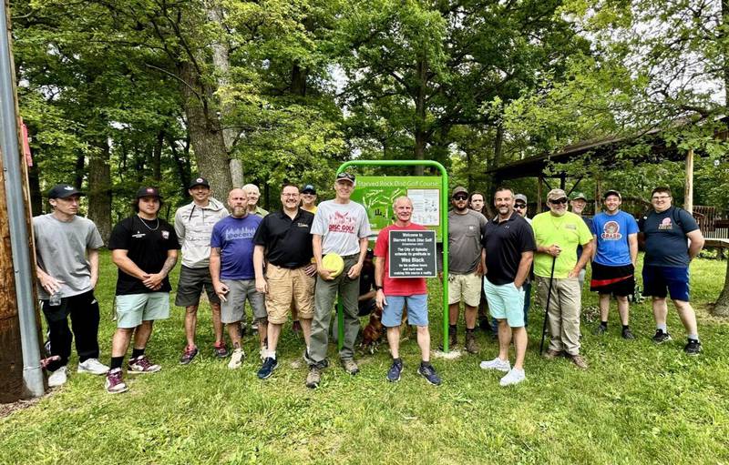 Oglesby disc golf ribbon cutting on May 28, 2024.