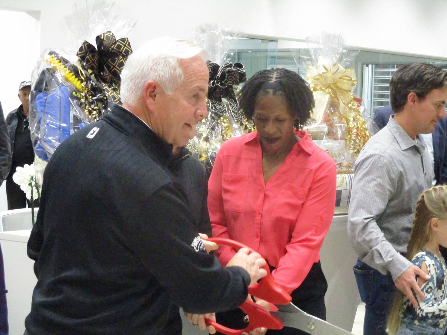 Tia Battle, director and general manager for Hyundai's central region, joins Terry D'Arcy for a ribbon cutting at his new Joliet dealership. Nov. 9, 2023.