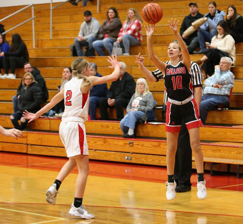 Henry-Senachwine's Rachael Eckert (right) shoots a jump shot over Streator's Kiley Rhodes (left) on Wednesday, Jan,. 4, 2023 at Streator High School.