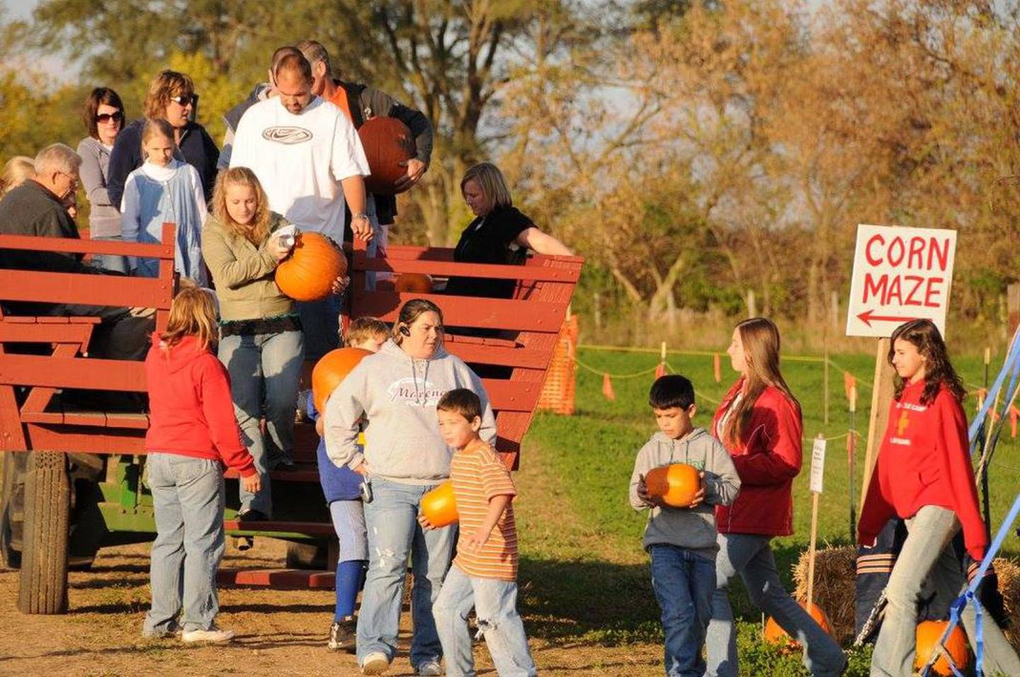 5 things to do in McHenry County Autumn Drive, wine walks and farmers