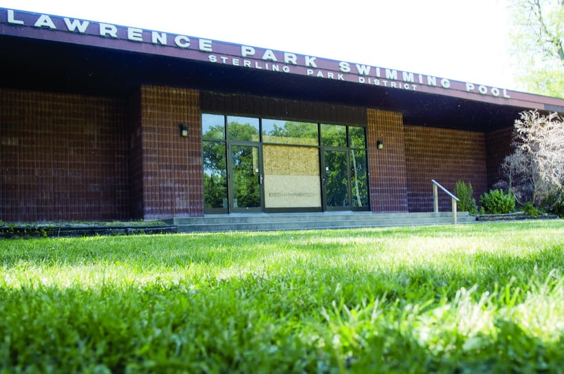 Just a couple seasons after the Lawrence Park swimming pool's closing in 2010, its building on the Avenue G island is shown as it sits empty.