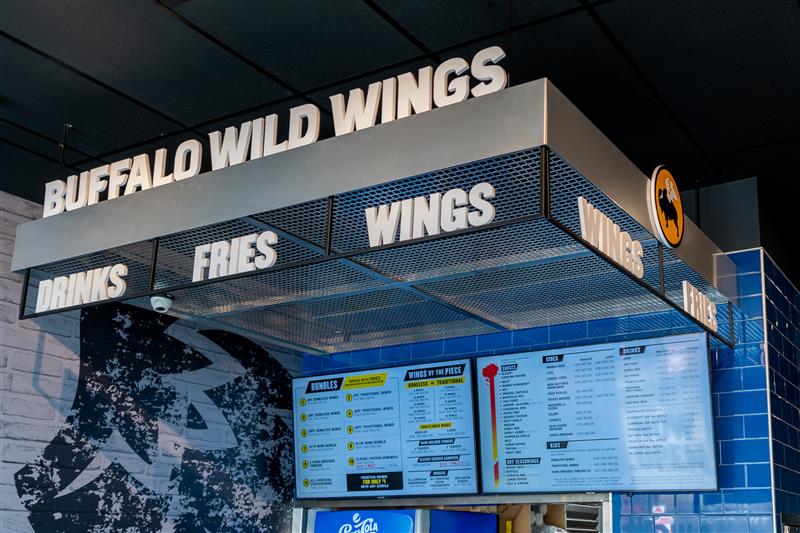 Downers Grove Buffalo Wild Wings GO to celebrate grand opening
