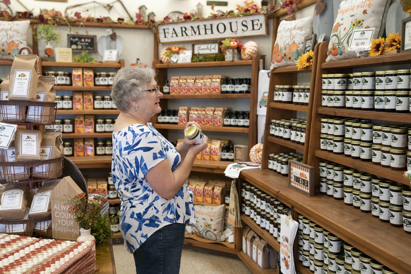 Linda Leeds of Wadsworth, shops inside the Royal Oak Country Store on the Royal Oak Farm on Friday, August 18, 2023. Apple picking season begins on Saturday, August 19, 2023 at Royal Oak Farm in Harvard. Ryan Rayburn for Shaw Local