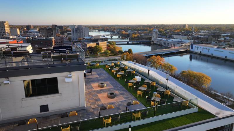 Set atop the Embassy Suites Rockford Riverfront Hotel, this bar and lounge provides gorgeous views of the Rock River from 12 stories above.