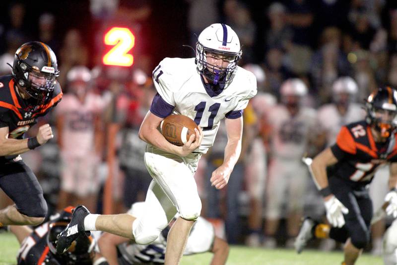 Cary-Grove’s Peyton Seaburg runs the ball in varsity football at Metcalf Field in Crystal Lake Friday night.