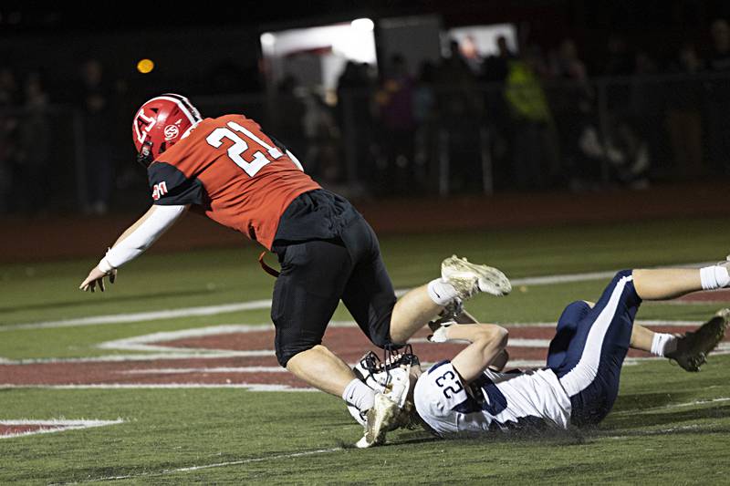 Amboy’s Quinn Leffelman dives into the end zone against Ridgewood’s Preston Moriarity during the I8FA championship Friday, Nov.17, 2023 at Monmouth College