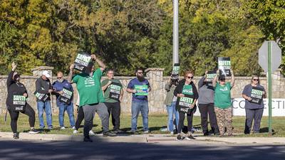 Photos: AFSCME union workers demonstrate outside of Dixon Correctional Center